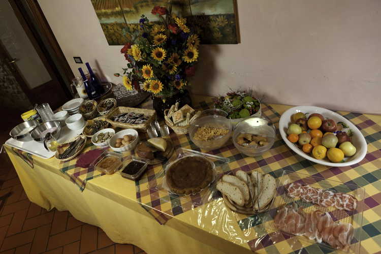 Agriturismo La Collina Delle Stelle - il ricco ed abbondante buffet della colazione