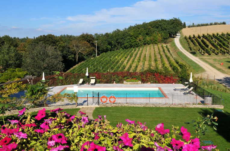 Piscina  Lucciolaia Agriturismo