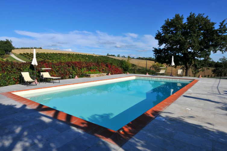 Piscina  Lucciolaia Agriturismo