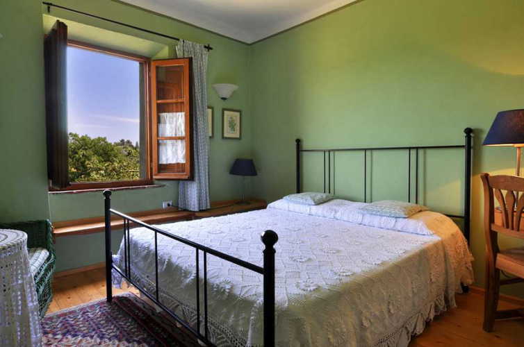 A decor which is reminiscent of a typical country style in Tuscany
