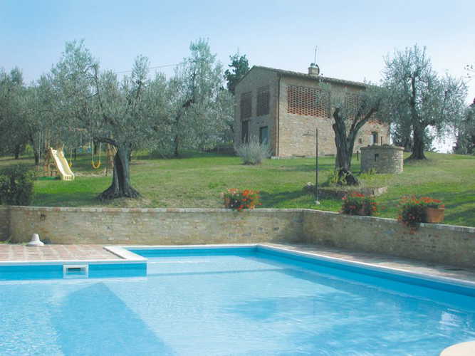 The swimming pool with the playing area for your children