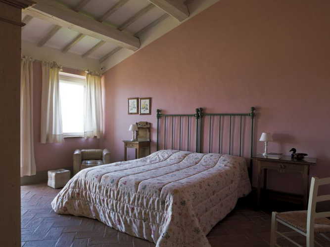 There are several types of accommodations: duobles, twins and singles