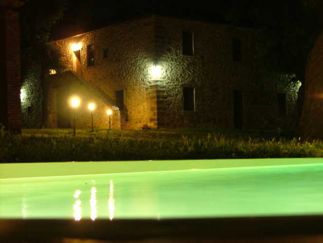 Piscina di Notte all' Agriturismo San Clemente Chi
