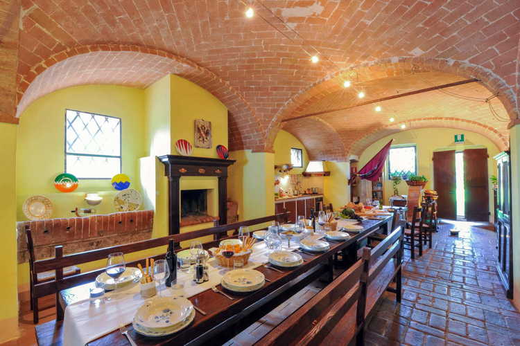 Agriturismo San Fabiano, circondato dall'iconico paesaggio rurale che caratterizza i dintorni di Siena