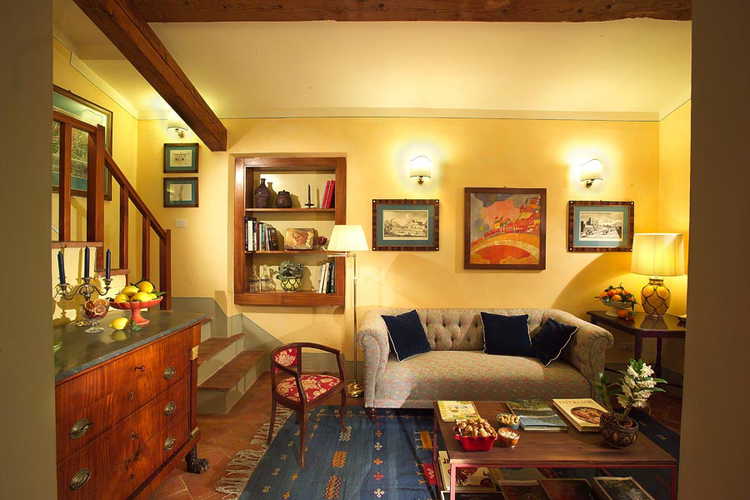 Bed and Brekfast with cozy living room 