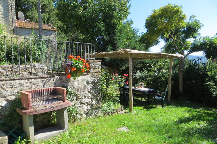 Il barbeque per mangiare all'aperto