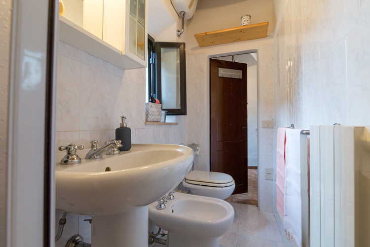 ART REBUS Tower: bagno con doccia