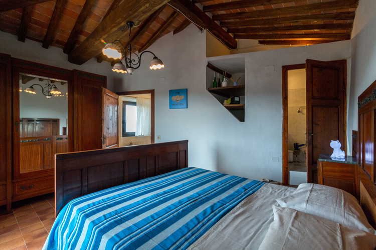 ART REBUS Tower dimora storica in Toscana: camera matrimoniale con bagno esclusivo e privato