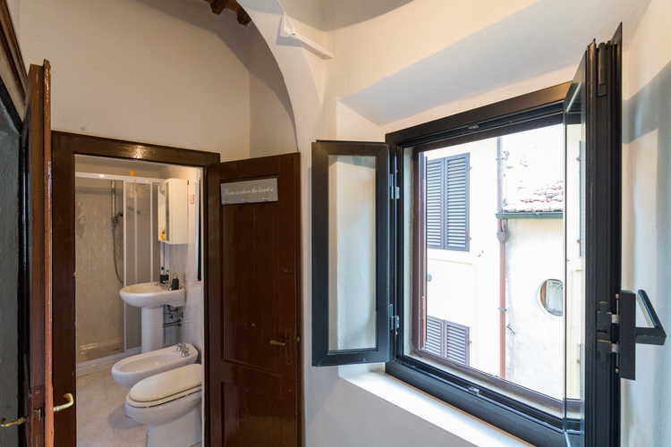 ART REBUS Tower appartamento storico: finestre completamente nuove ed insonorizzate, dotate di zanzariere