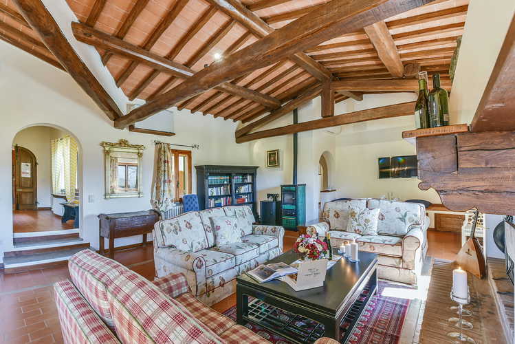 Sitting area with fireplace