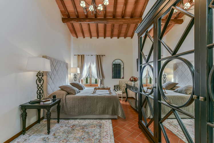 Central position near Greve in Chianti for restaurants & landscapes
