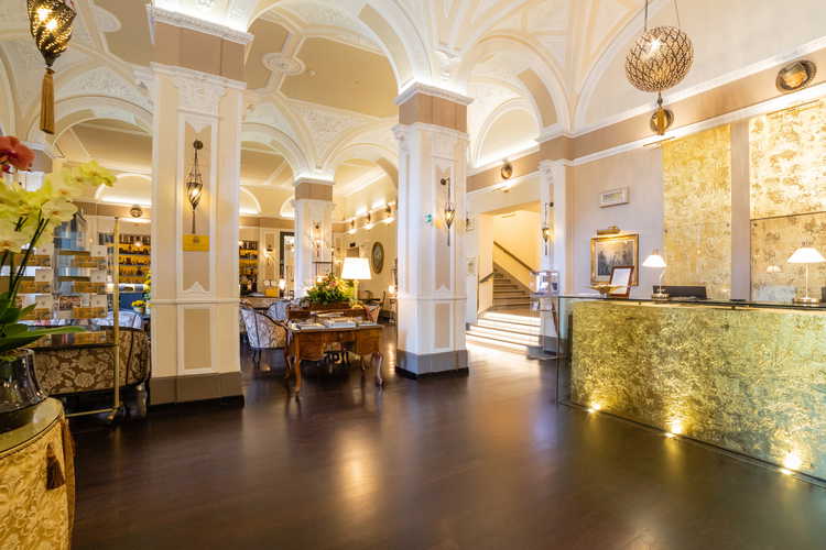 Hotel Bernini Palace - L'atrio elegante e luminoso