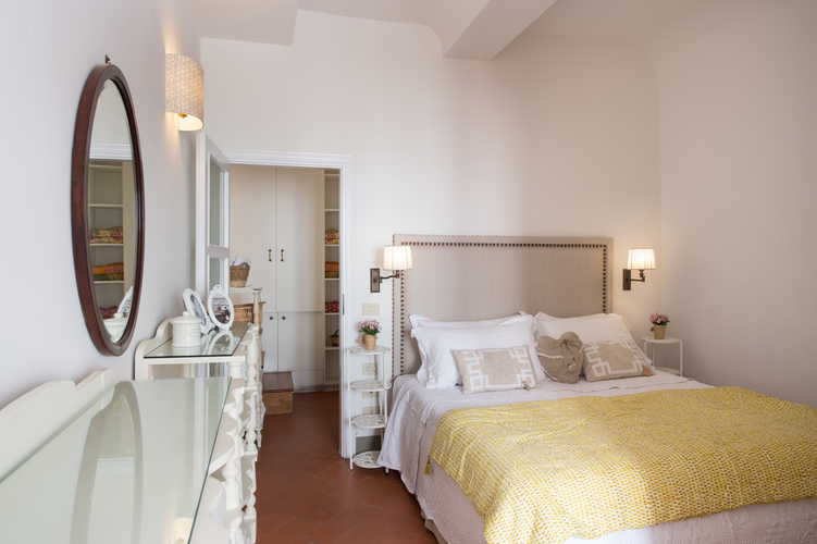 Borgo de Greci appartamenti per vacanze a Firenze: la camera doppia molto luminosa
