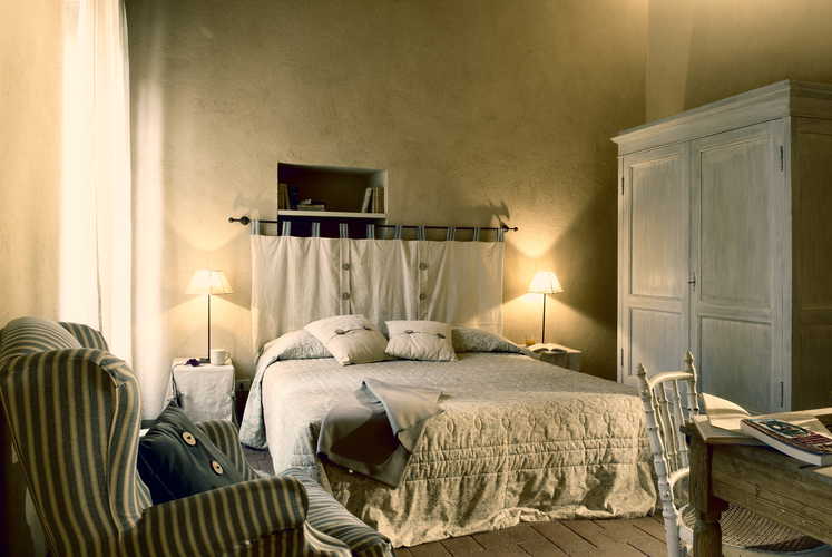 Large luminous double bedrooms at Borgo Pietrafitta