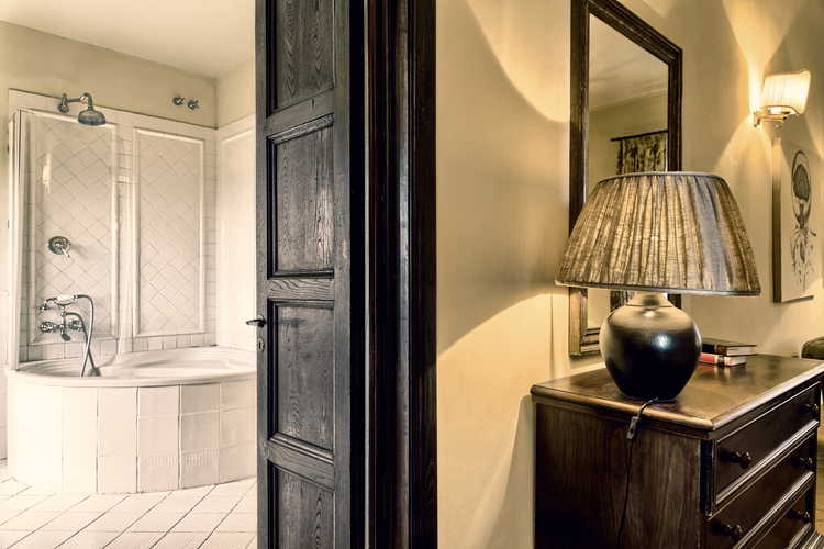 Superior room bathroom