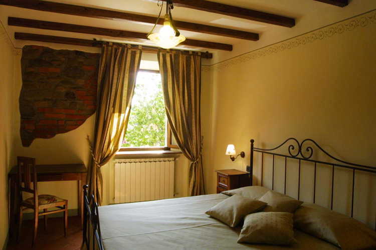 Near Pistoia Farmhouse Apartments Borgo di Isora