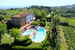 Vista dall'alto di Borgo La Casaccia, con il suo parco e le sue due piscine