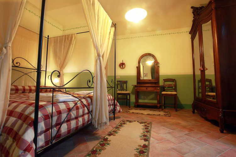 The apartments are decorated in typical Tuscan style