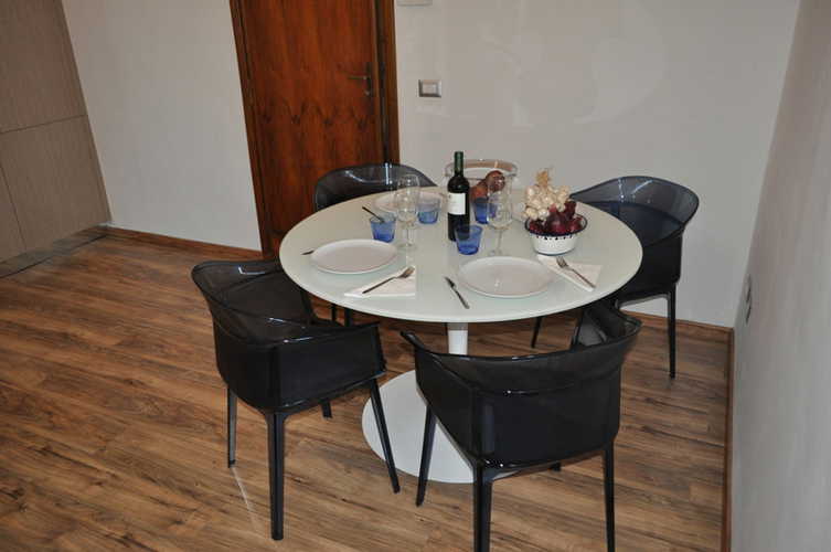 Il tavolo dove possono comodamente mangiare 4 persone