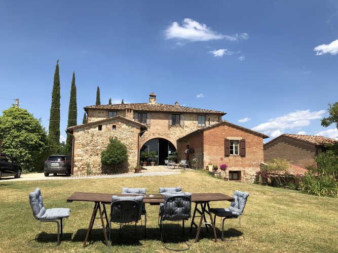 Lots of private space at Casa Cernano for friends, children & families