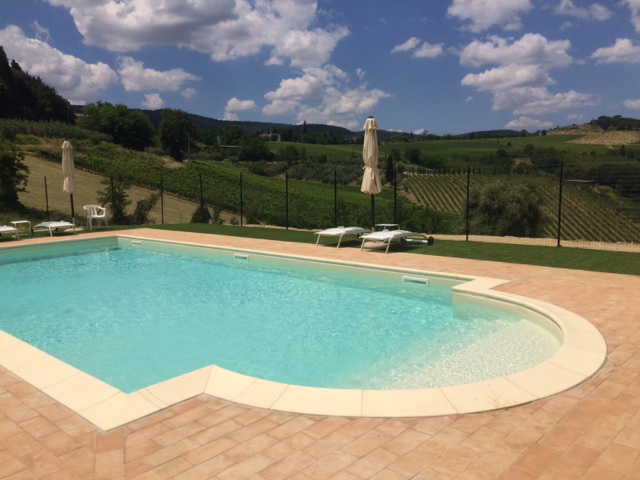 Agriturismo Casa dei Girasoli - Anche la vista che si puÃ² ammirare dalla piscina ti lascerÃ  senza fiato