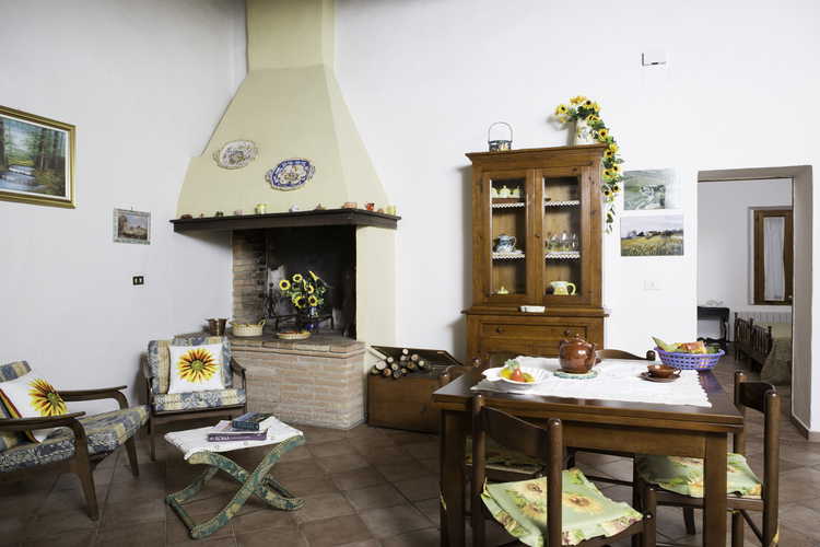 Agriturismo Casa dei Girasoli - Il caminetto, funzionante, Ã¨ un tocco di stile puramente toscano