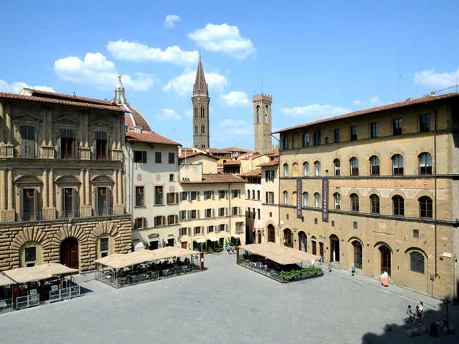 Vista da Piazza della Signoriaa:campanili e cupola del duomo