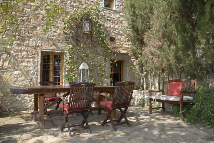 Ogni apartamento ha il proprio giardino privato per mangiare fuori