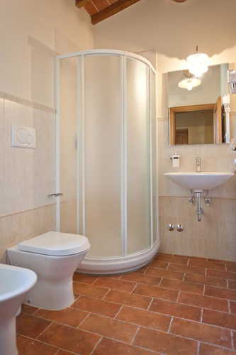 Casale Cardini - Arredo accogliente che mette in risalto le caratteristiche architettoniche toscane