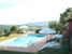 La piscina, panoramica e rilassante con tutti quei lettini!