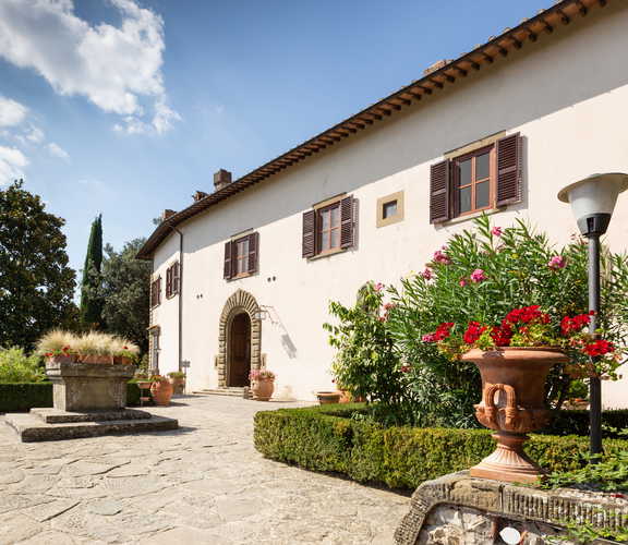Castello Vicchiomaggio :: Classical Tuscan architecture