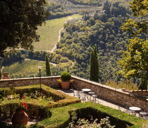Castello Vicchiomaggio :: Tranquil terraces corners