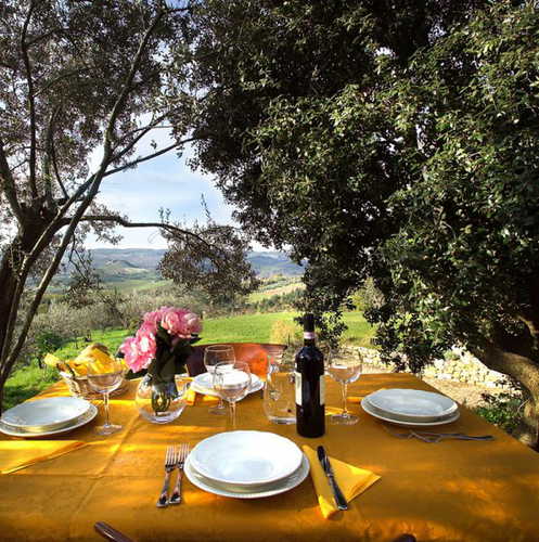 Mangiare all'aperto di fronte ad un panorama mozzafiato