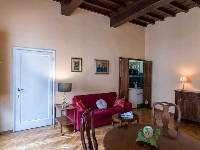 Appartamento in stile vintage con ampi spazi e angolo cottura