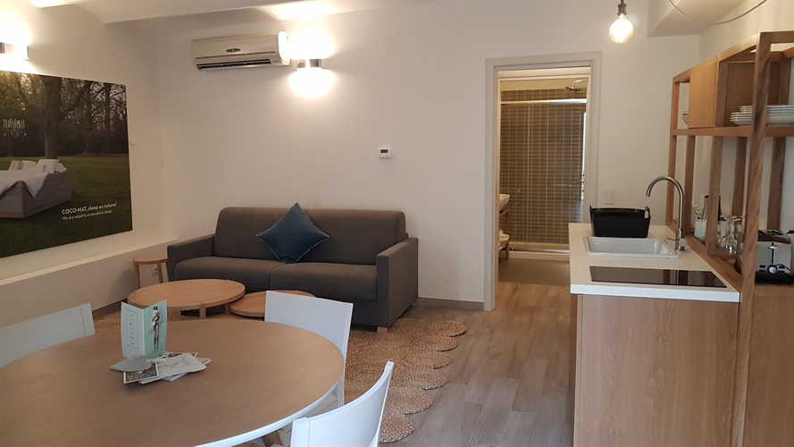 Cocoplaces Apartments - Il soggiorno con condizionatore