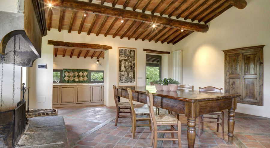 Sia gli appartamenti che la villa hanno il wifi e la TV