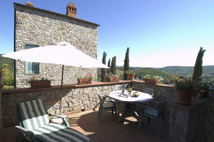 Circondato da viste mozzafiato sul paesaggio del Chianti