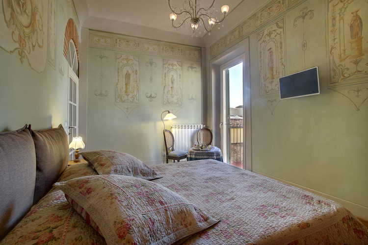 Una splendida camera con vista dell'Appartamento Cupido a Firenze