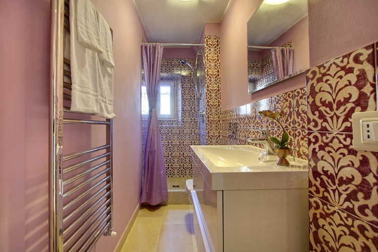 L'Appartamento Cupido a Firenze ha un pratico bagno con doccia