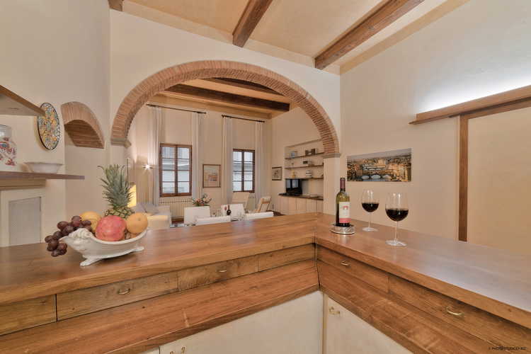 L'appartamento Ã¨ curato nei minimi dettagli, con particolari tipici dell'architettura tradizionale toscana