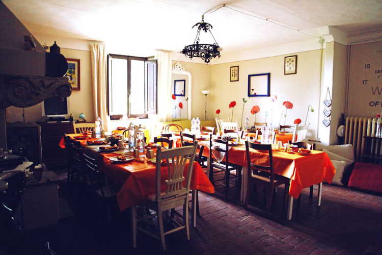 The lounge ready for lunch