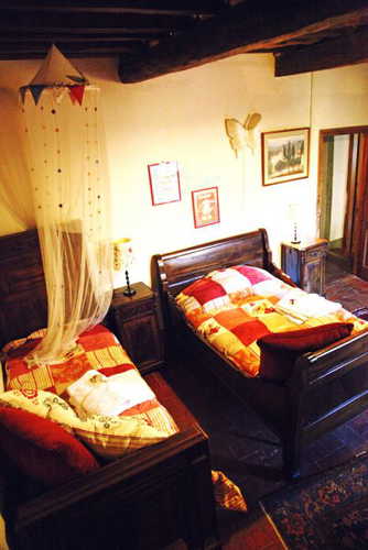 Bedroom with twin beds