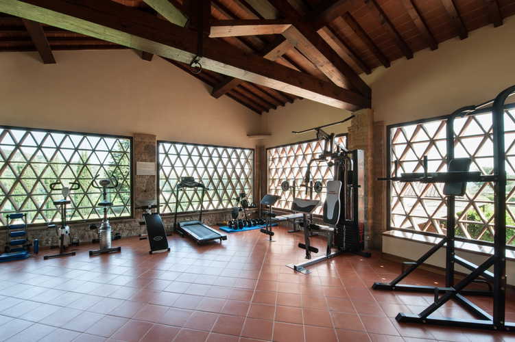 La palestra del Wine Resort Fattoria Pogni, con vista sul paesaggio circostante, per tenersi in forma anche in vacanza!