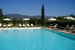 La bella piscina con vista