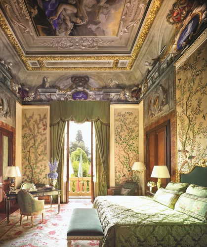Four Seasons Hotel Firenze: Frescoed decor and elegant bedrooms