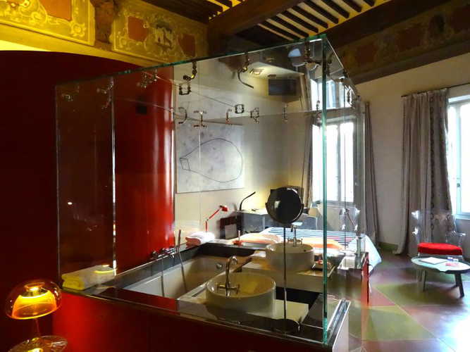 Parcheggio, wifi ed aria condizionata nelle camere di Palazzetto Rosso