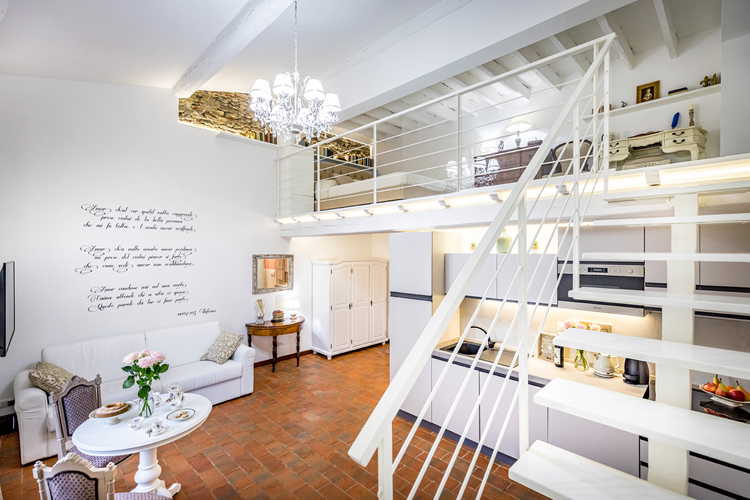House of Books Firenze: appartamento con soppalco a vista e terrazza panoramica sulle meraviglie della cittÃ 