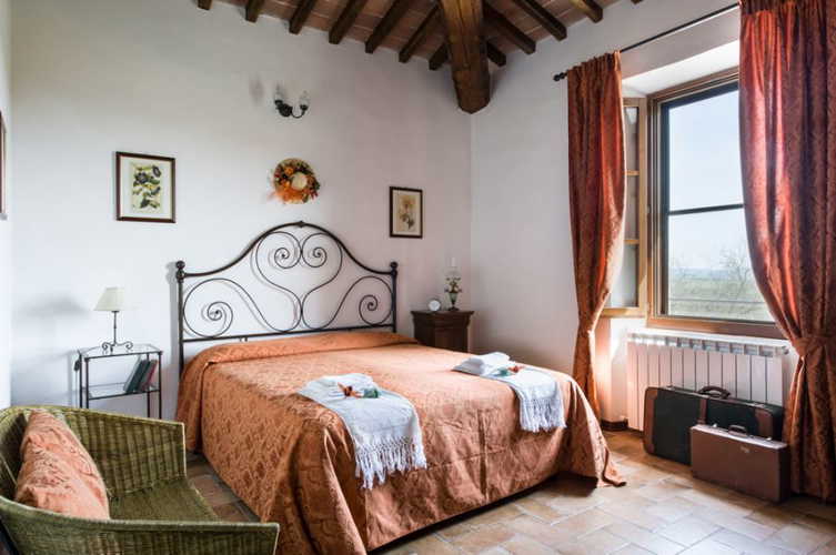 Country chic from Tuscany with great views at I Pianelli Country chic from Tuscany with great views at I Pianelli