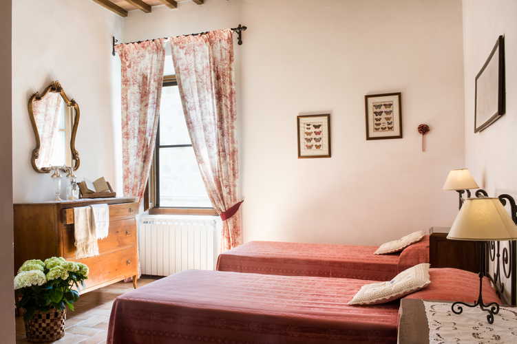 Enjoy the colors of the Siena countryside at Agriturismo i Pianelli Enjoy the colors of the Siena countryside at Agriturismo i Pianelli