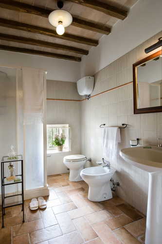 Private bathrooms all the modern comforts at I Pianelli Agriturismo Private bathrooms all the modern comforts at I Pianelli Agriturismo